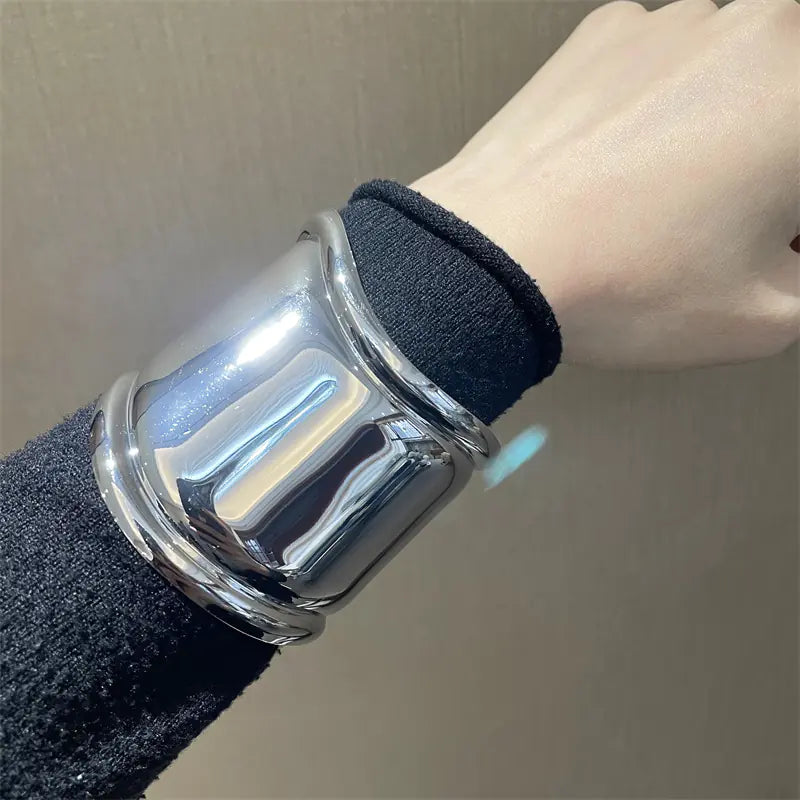 Advanced Sense Asymmetrical Metal Wave Bracelet